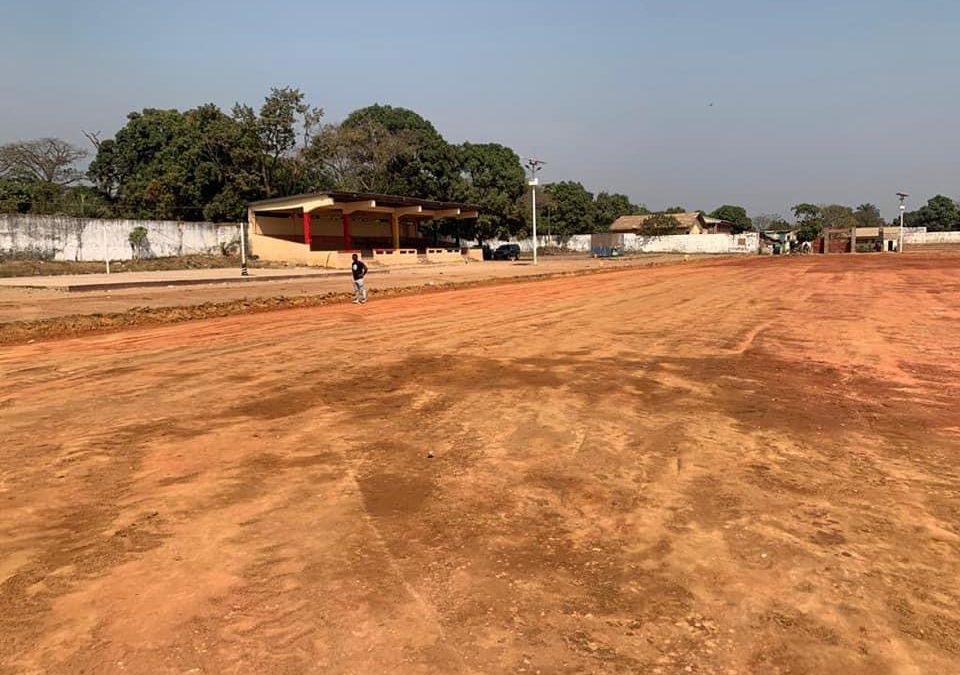 Installation of synthetic lawns in the stadiums: La Fondation SSS Pour l’Humanitaire, faithful to its commitments